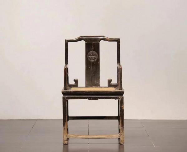 髹黑漆軟屜壽字紋太師椅，原頭圈椅