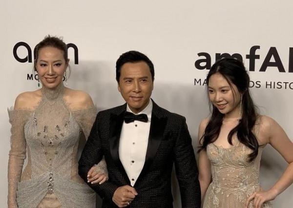 甄子丹夫婦合體真恩愛,雖然個頭有點差別,但汪詩詩反而小鳥依人 甄子丹夫婦合體真恩愛,雖然個頭有點差別,但汪詩詩反而小鳥依人