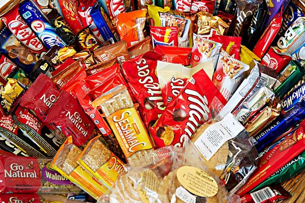 給孩子買零食，記住別買“笨蛋脂肪”，沒有營養，吃多了危害健康