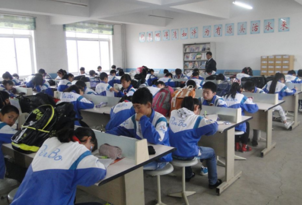 學生在考場睡覺，老師是否該叫醒，老師：“誰敢叫誰叫，我不敢”