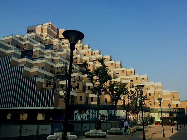 崑山一奇怪打卡建築地，像是方格積木又像金字塔，震撼極具科技感