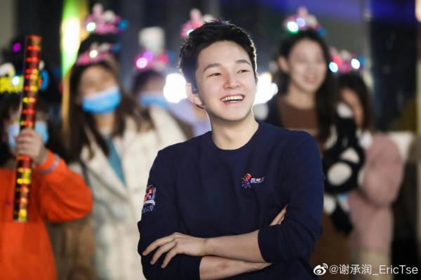 乒乓球冠軍樊振東和富四代謝承潤長得好像啊