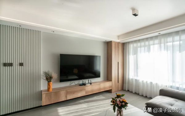 95㎡陽光暖居，入戶以亞克力透明管做隔斷，效果喜人