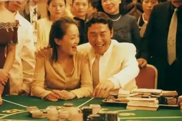 趙燕國彰：中考全縣第二，憑《插翅難逃》爆紅，妻子是瑞典大美女