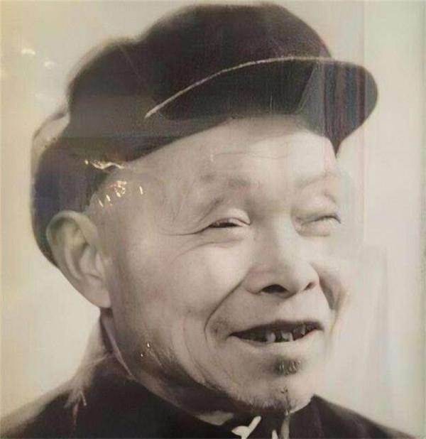 1938年得知老戰友被抓，李開文怒砸中央監獄，主席得知後：砸得好