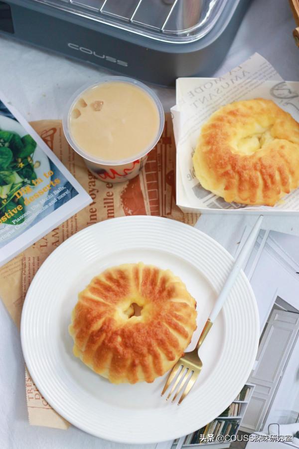 香甜軟綿的椰蓉麵包，滿滿椰蓉餡，很難不愛啊