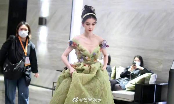 芭莎慈善夜各路女明星比美，楊冪Angelababy宋茜你更喜歡誰