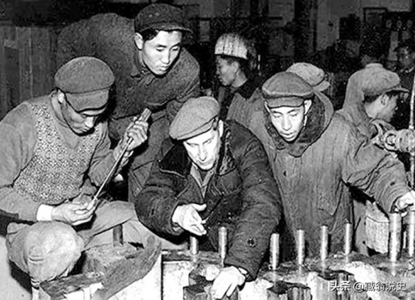 斯大林出於對毛澤東的高度信任，為抗美援朝提供了4個重要保障