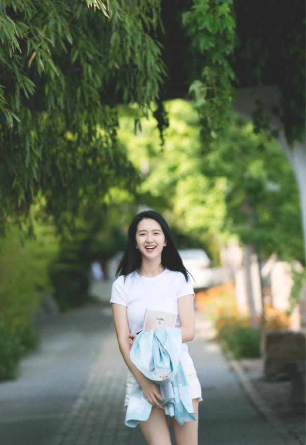 許齡月日常穿搭原來這麼時髦 網友們覺得她顏值如何可評論關注轉發 許齡月日常穿搭原來這麼時髦 網友們覺得她顏值如何可評論關注轉發