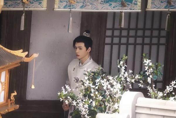 《安樂傳》殺青啦！迪麗熱巴太美，龔俊很俊，劉宇寧造型很驚豔