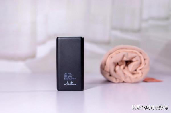 冬日暖心好物——飛樂思發熱圍巾,3秒速熱驅寒保暖 冬日暖心好物——飛樂思發熱圍巾,3秒速熱驅寒保暖