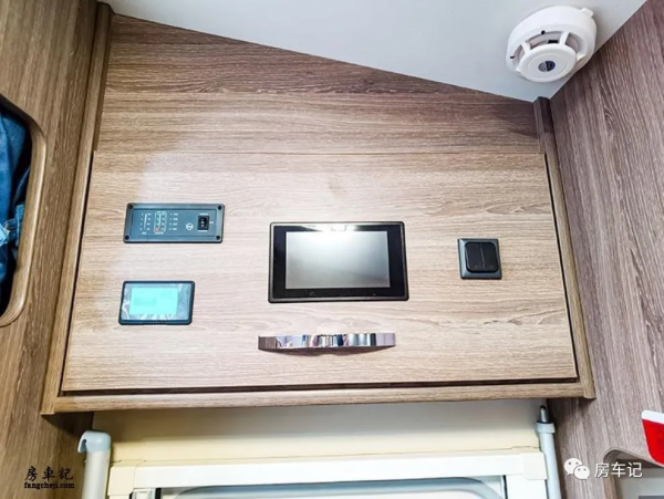 售價高達90萬的房車!怎樣的配置,才能撐得起這價? 售價高達90萬的房車!怎樣的配置,才能撐得起這價?