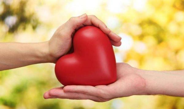 一次大腦手術，讓他有了裂腦人的稱呼，他的身體也產生了兩個靈魂