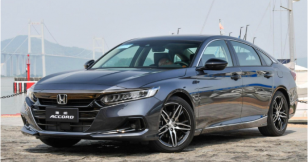 四大轎車“年度銷冠”鎖定：凱美瑞或取代雅閣，寶馬5系稱王！