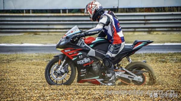 萌新女車手的比賽初體驗 阿普利亞GPR250R統一賽