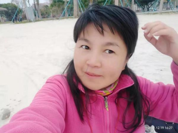 秋萍退休後一人一車自駕110天,路上如何給手機充電呢 秋萍退休後一人一車自駕110天,路上如何給手機充電呢