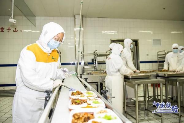 看餓了！這趟高鐵列車上的美食全國獨有