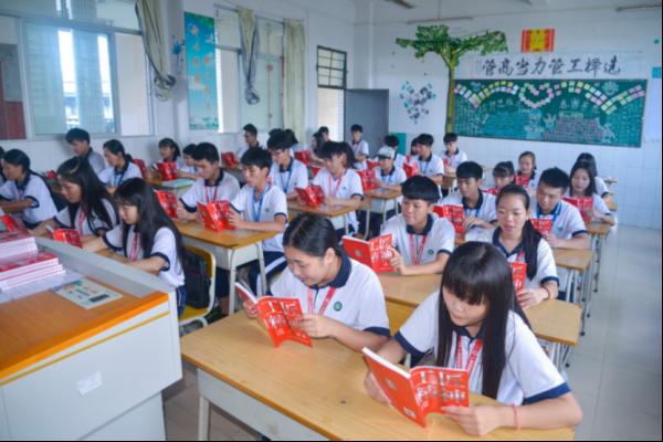 獲300萬獎學金、被斯坦福大學錄取，這個17歲的小姑娘厲害了