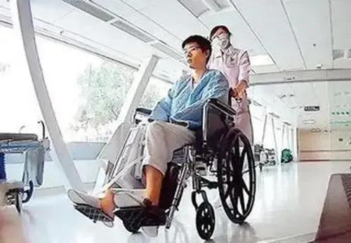 同爹不同媽，愛偏心，這6對星二代的生活差距太大，現實又扎心