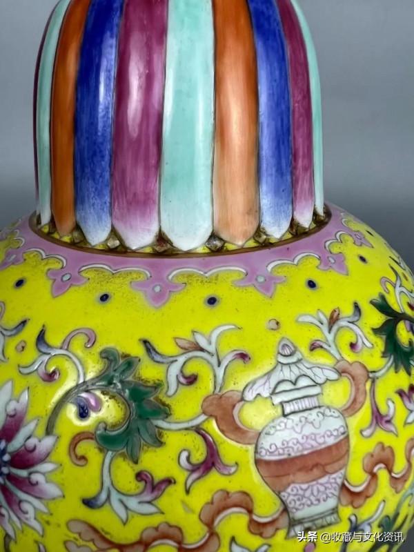 清黃地粉彩八寶紋賁巴瓶鑑賞