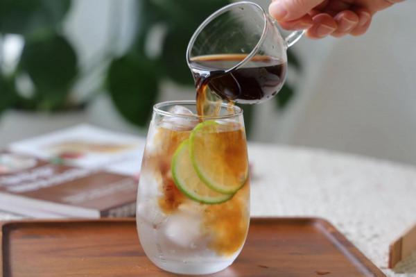 在家自制一杯冰美式有多簡單？學會再也不用去咖啡館了，無敵簡單