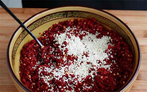 這才是油潑辣子的正確做法，辣椒油秘製方法告訴你，看一遍就學會