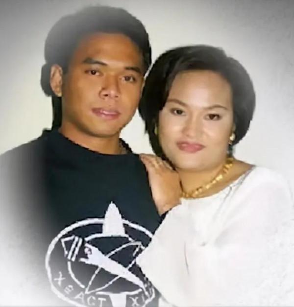 因面板黝黑被父母丟棄，4歲被泰國王室收養，後被親王囚禁於床笫