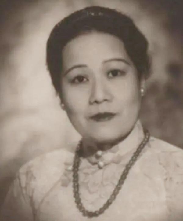 孔令俊招親:梳著大背頭、穿旗袍搭高跟鞋約會胡宗南,結果如何? 孔令俊招親:梳著大背頭、穿旗袍搭高跟鞋約會胡宗南,結果如何?