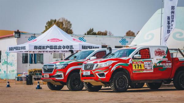 開日產皮卡玩沙漠,真是太開心了 開日產皮卡玩沙漠,真是太開心了