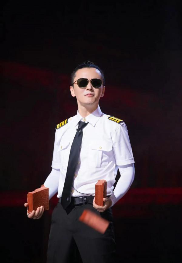 披荊斬棘的哥哥−張智霖機長造型夢迴衝上雲霄 披荊斬棘的哥哥−張智霖機長造型夢迴衝上雲霄