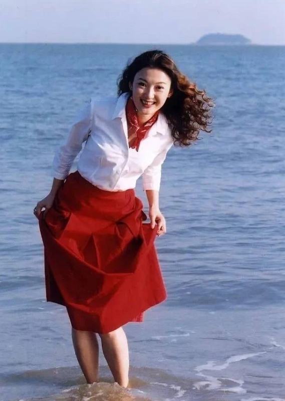 曾是校園女神,憑&quot;十六歲花季&quot;陳非兒走紅,46歲的池華瓊過得好嗎？