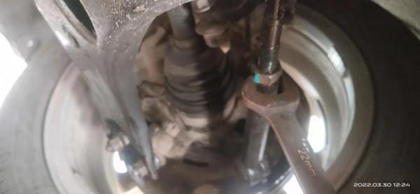 本田競瑞，底盤磕碰維修+四輪定位，收了80元，如何？