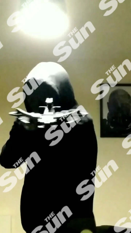 聖誕節，19歲少年稱要暗殺女王，24分鐘後持兇器闖入溫莎城堡