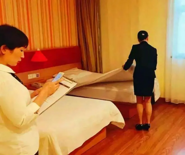 入住酒店要先拔掉電視機?保潔阿姨:很多人不理解被坑從不告人 入住酒店要先拔掉電視機?保潔阿姨:很多人不理解被坑從不告人