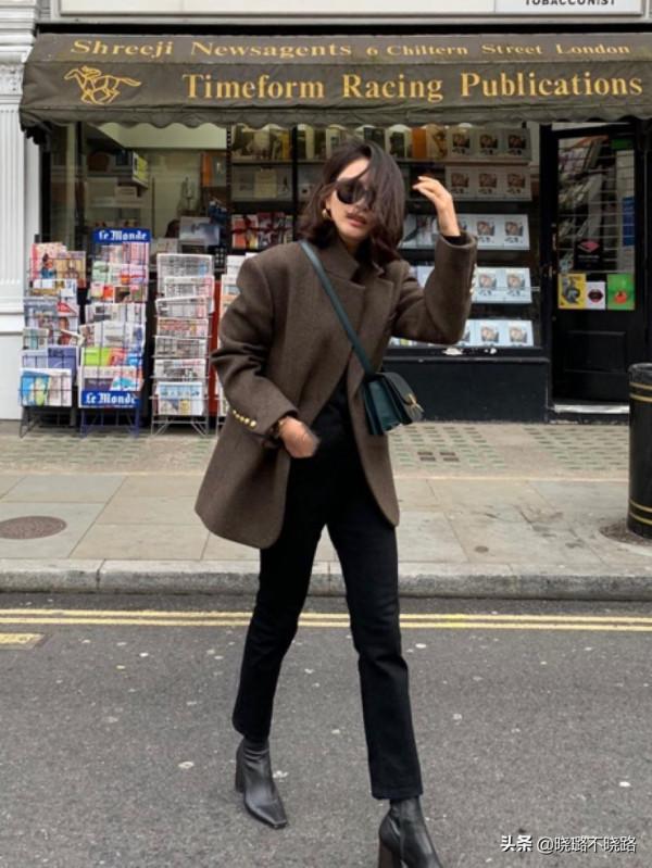 肩寬背厚的女人，儘量少穿這3種衣服，多穿另外3種，更時髦顯瘦