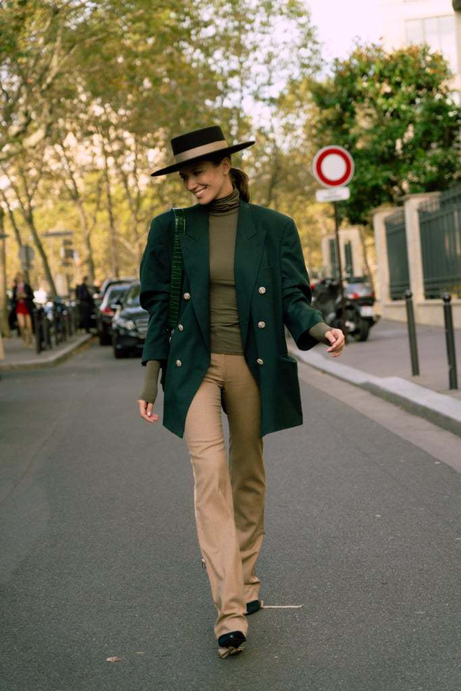 別說，今年的時裝週達人還真接地氣，基礎款+基礎配色，大方耐看