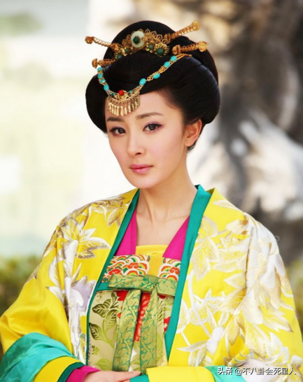 從楊冪的劇看古裝服飾變遷，從繁複精巧到“梳平”，古典美在消亡