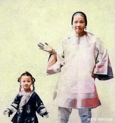 百年前女性是何模樣?小姑娘符合現代審美,茶文化女子形象使者 百年前女性是何模樣?小姑娘符合現代審美,茶文化女子形象使者