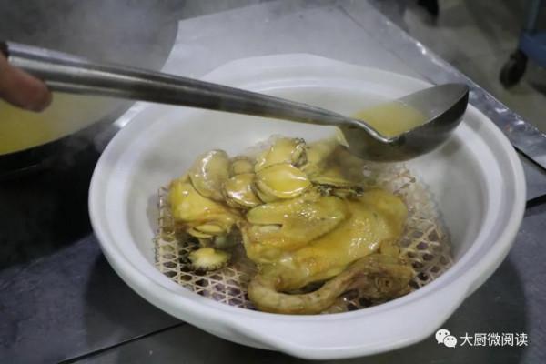 手撕羊排、蔥香烤肘子、鮑魚黃金雞&hellip;酒店年宴壓桌菜，實用又大氣