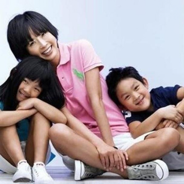 父母自殺，遭遇霸凌，早戀暴瘦100斤，崔真實女兒的成長太悲慘