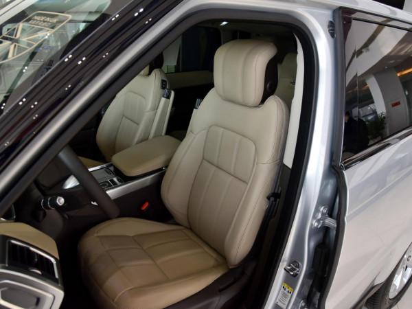 油耗降到2.7L，豪華進口大尺寸SUV，帶你看路虎攬勝運動版新能源