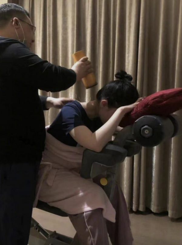 劉亦菲自曝患頸椎病十幾年！傷勢嚴重帶脖套工作，片場拍戲不怕疼