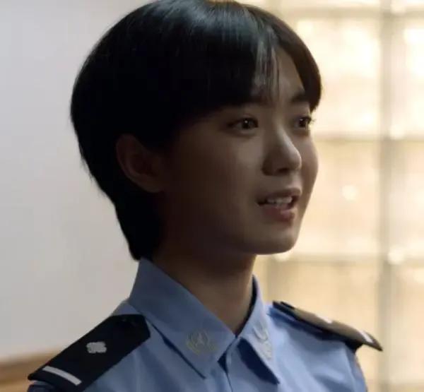 出道就演金庸武俠，如今在《誰是兇手》裡客串，姜卓君還是那麼美