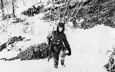 抗日義勇軍擊潰了日軍一個小分隊，卻遭到日軍傷員用刺刀襲擊