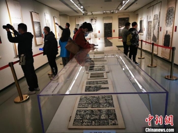 30通三國兩晉南北朝碑刻拓本展出 近6米高《好大王碑》拓本氣勢恢弘「組圖」