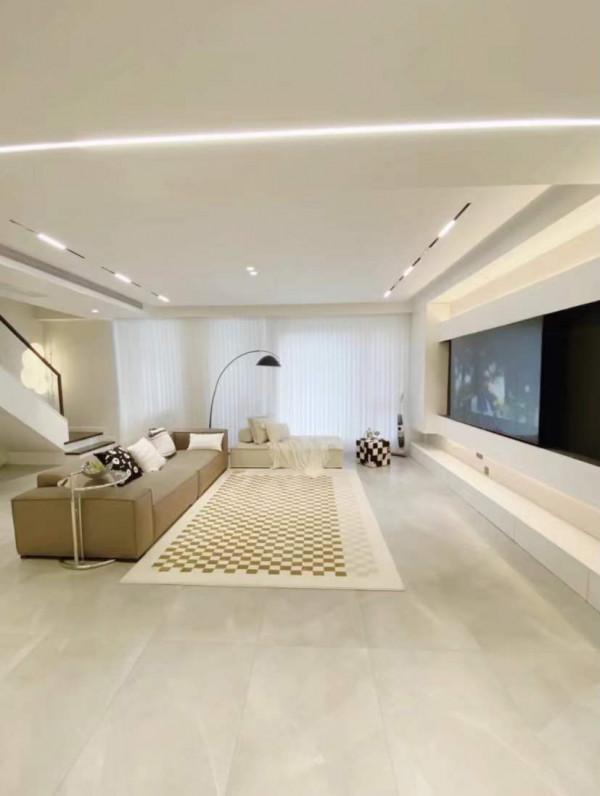 她家140㎡，打造“空無一物”的高階感，一進門卻給人滿滿溫馨感