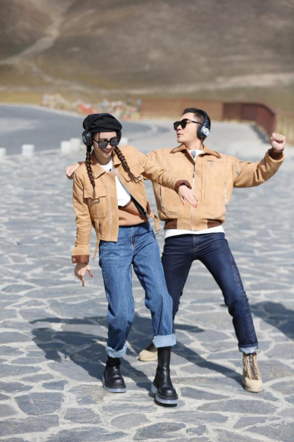 Angelababy楊穎確定不是18歲？穿藍白運動服配麻花辮，像個高中生