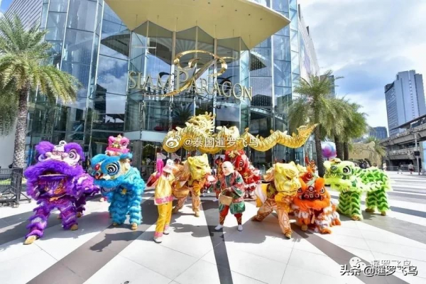 泰國年味兒特別濃，唐人街是春節大廟會，各大商場爭奇鬥豔拼裝飾