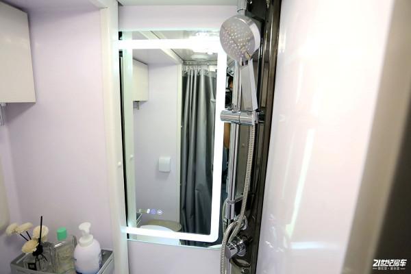 國產6.5T依維柯歐勝底盤加持,穩!實拍2022款中意極致雙拓展房車 國產6.5T依維柯歐勝底盤加持,穩!實拍2022款中意極致雙拓展房車