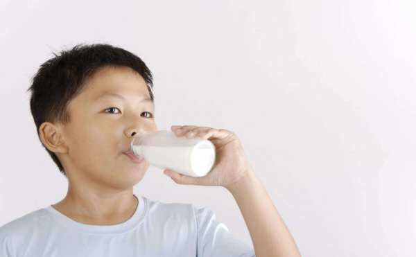 “天天喝牛奶”的孩子和“從不喝牛奶”的孩子,長大後差距很明顯 “天天喝牛奶”的孩子和“從不喝牛奶”的孩子,長大後差距很明顯